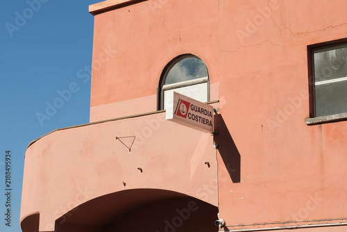 Canvastavla La sede della Guardia Costiera a Levanto in provincia di La Spezia, Liguria, Italia