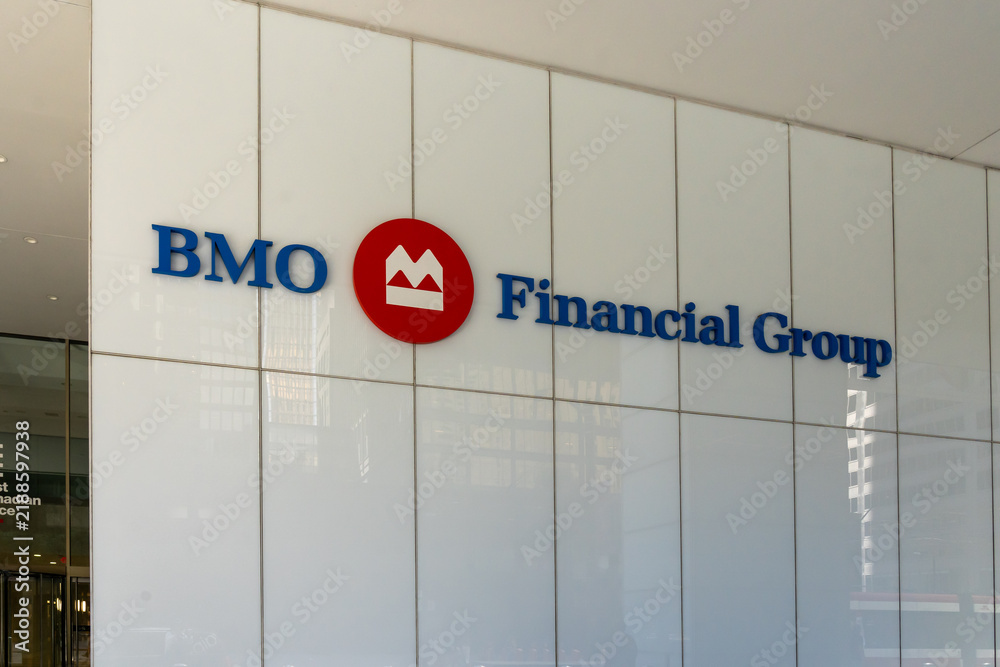 Obraz premium Toronto, Ontario, Canada - September 7, 2026: BMO Financial Group logo and sign on the building in Toronto, Ontario, Canada. 