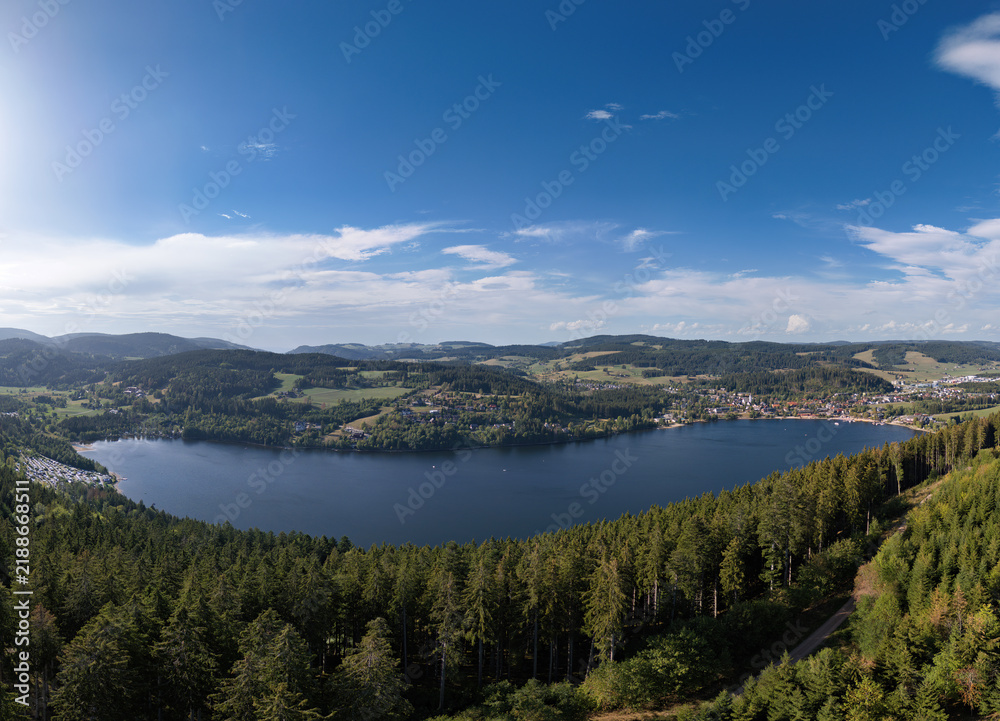 Obraz premium Breathtaking Landscape View of Titisee Lake in Summer