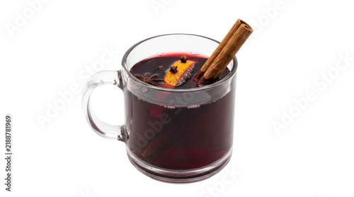 Foto Warm mulled wine with cinnamon sticks and orange slice in a glass mug
