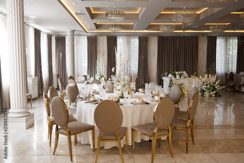 Bild auf Leinwand Elegant Wedding Banquet Hall with Luxurious Table Settings, Floral Centerpieces,