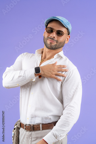 Bild auf Leinwand Confident young adult man expressing self assurance