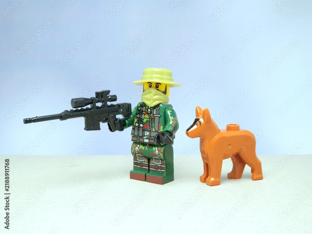 Obraz premium Indonesia - November 13, 2023 : Mini toy of lego at table with blurred background. Hunter man concept design.
