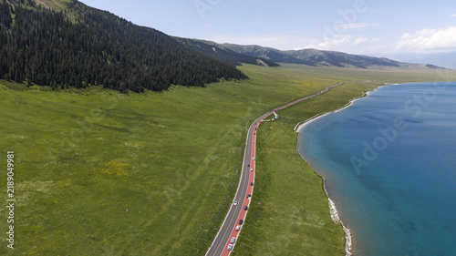 Quadro su tela Aerial Scenic Road Along Sayram Lake Shore in Xinjiang China