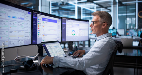 Принти на полотні Survey Analyst Carefully Examines Customer Feedback Data