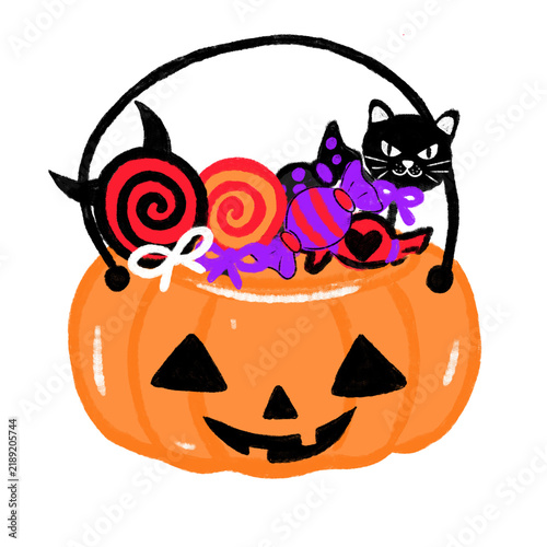 Foto halloween pumpkin basket filled with halloween candies