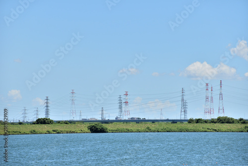 Obraz na płótnie 送電線で電気を街に送る。