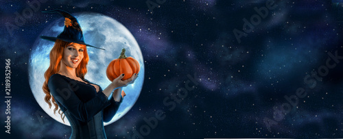 Obraz na plátne Witch on Halloween