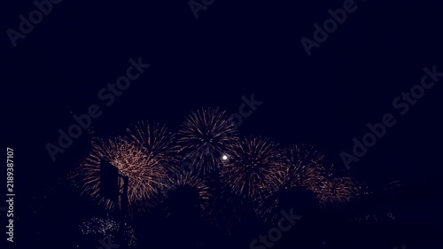 迫力満点、心を奪われる夏の夜