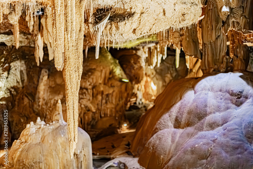 Cuadro en lienzo Fine stalactite needles and limestone relief highlighted by artificial lighting