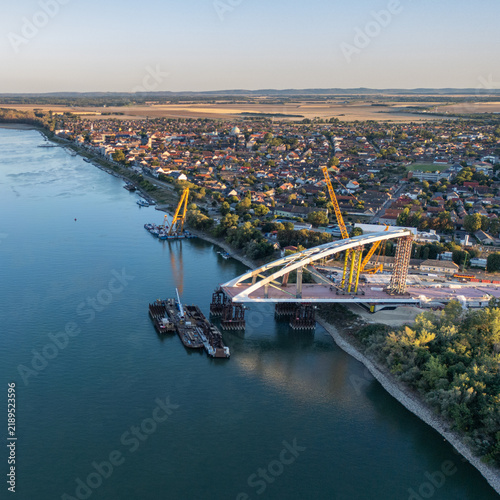 Mohacsi Duna bridge under construction