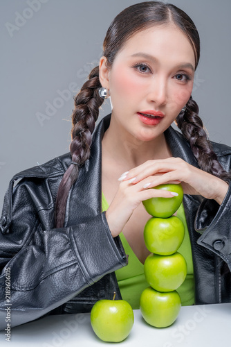 Canvastavla Trendy stylish woman balancing green apple on head, showcasing playful attitude, fashion beauty, quirky balance, youthful confidence, creative diet concept, modern wellness, and edgy cool lifestyle