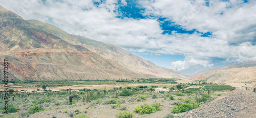 Obraz na plátne Cerros y vías ferroviarias junto a la Ruta Nacional 9 camino a Tilcara, Jujuy, A