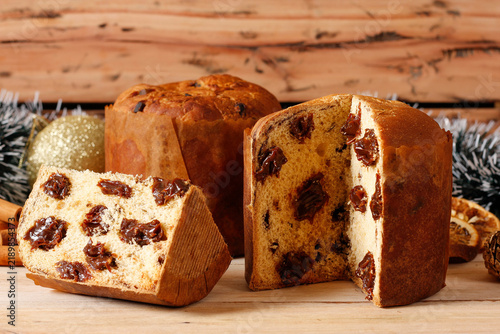 Sliced ​​special Christmas panettone with chocolate filling on a handcrafted wooden table.