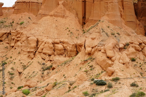 Fotografía Real shot of loess erosion Danxia landform stratification gully soil mountain
