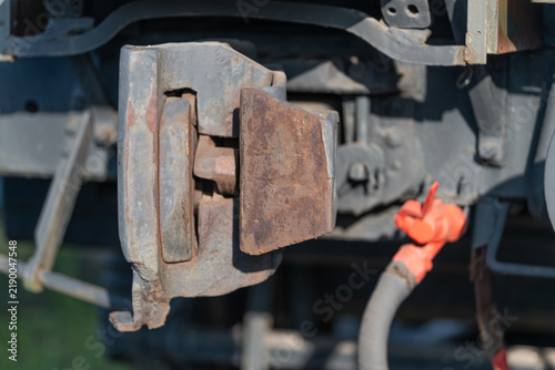 Cuadro en lienzo Details of railway train coupling system showcasing the intricacies of the machi