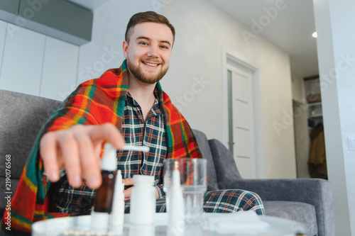 Foto Man feeling better recovering from cold flu illness