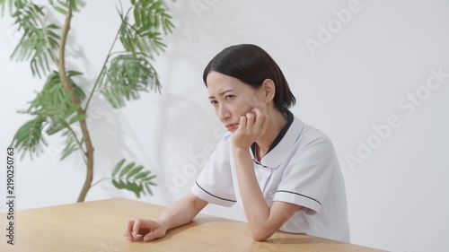 女性　白衣