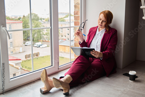 Obraz na płótnie Startup founder prepares speech with confidence and style