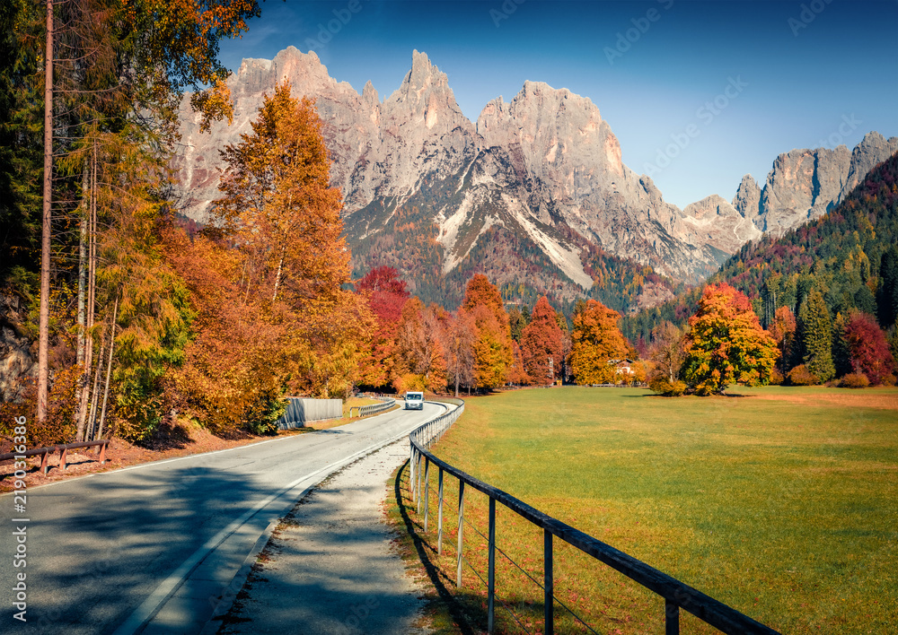 Obraz premium Colorful autumn view of Pradidali valley, Province of Trento, Italy, Europe. Majestic morning scene of Dolomite Alps. Traveling concept background.