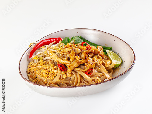 Konstfotografi Pad thai with chicken, peanuts, bean sprouts, red chili, lime wedge, and cilantr