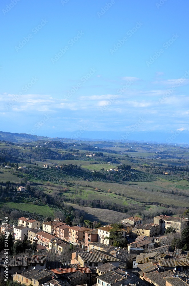 Obraz premium The medieval village of San Gimignano in Tuscany, seen from above