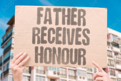 Foto "Father receives honour" Son celebrates parent's recognition