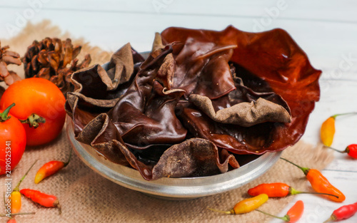 Obraz na plátne A plate of fresh wood ear mushrooms, valued for their distinctive crunchy, chewy texture and mild flavor, making them a popular ingredient in many Asian dishes