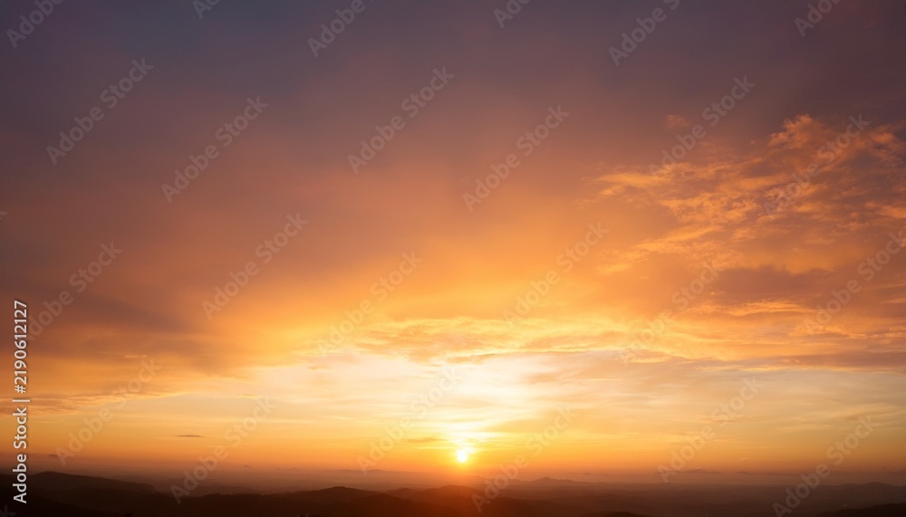 Fototapeta premium Beautiful Sunset Sky Background With Soft Pastel Orange Light And Dramatic Golden Sun Glow For Panoramic Travel Mockup Design