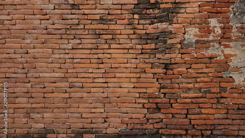 Canvastavla Wide landscape of the massive weathered red-brick wall and pagodas at Prasat Nakhon Luang in Ayutthaya, Thailand