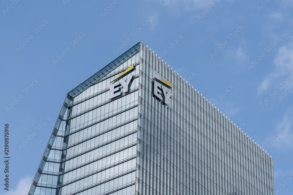 Obraz premium Toronto, On, Canada - September 13, 2026: EY office building in Toronto, Ontario, Canada. EY, previously known as Ernst and Young, is a British multinational professional services network. 