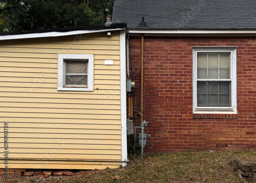 Tapety artystyczne NC Davidson House with Obvious Addition 2026