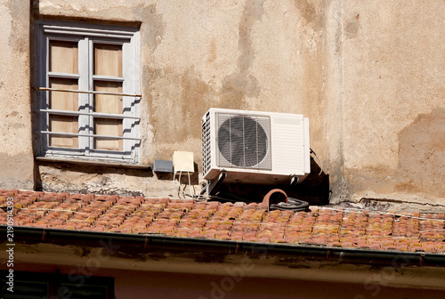 Foto External air conditioner on the wall of an old building