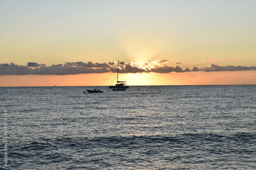 Obraz premium sunset over the sea Alba Sole che sorge dal mare Cala sinzias Sardegna sardinia Italia italy 