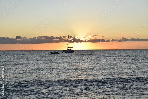 Foto sunset over the sea
Alba
Sole che sorge dal mare
Cala sinzias
Sardegna sardinia