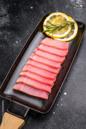 Cuadro en lienzo Premium quality tuna sashimi, expertly cut for maximum tenderness and taste, perfect for sushi enthusiasts