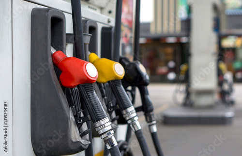Cuadro en lienzo Fuel pump are lined up at a gas station