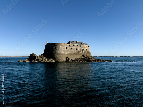 Bild auf Leinwand Fort de la Conchée face à Saint-Malo - fortification Vauban