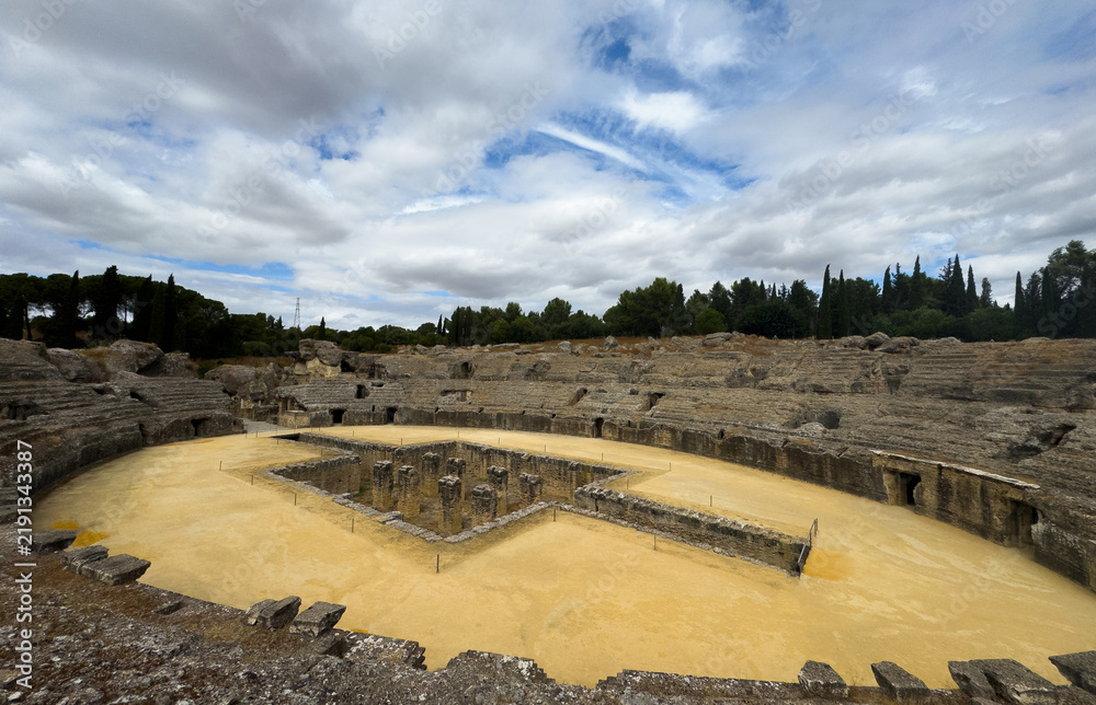 Obraz premium The arena in the amphitheater of Italica, an archaeological site at the outskirts of Seville 