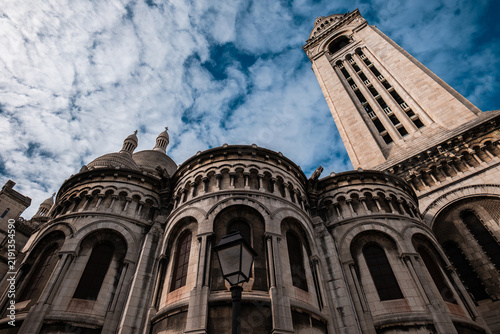Konstfotografi Sacre-coeur basilica domes and bell tower reaching sky, montmartre, paris archit