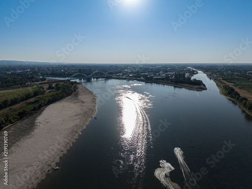 Konstfotografi Danube river flowing through novi sad with zezelj bridge