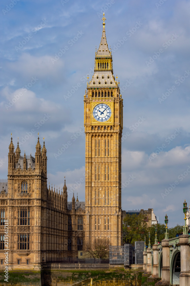 Fototapeta premium Big Ben with Houses of Parliament and Westminster bridge, London, UK