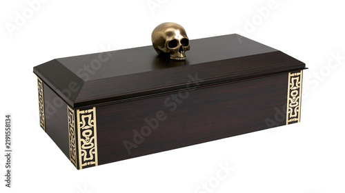 Fotografía Dark wooden rectangular box with a metallic skull figurine and ornate gold trim