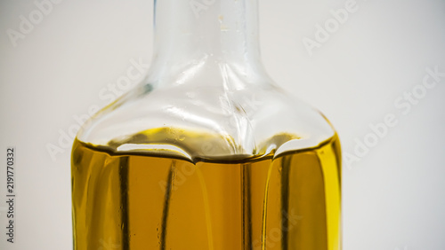 Fotografie Premium Golden Olive Oil in an Elegant Glass Dispenser Bottle Isolated on White