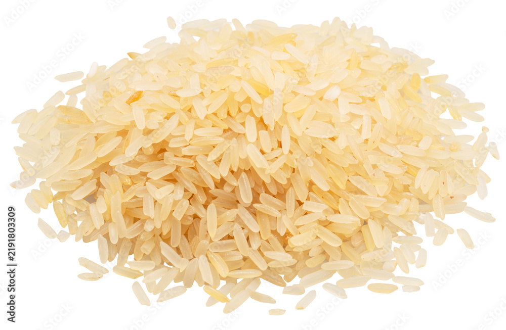 Obraz premium Pile of parboiled rice isolated on white background. File contains clipping path.