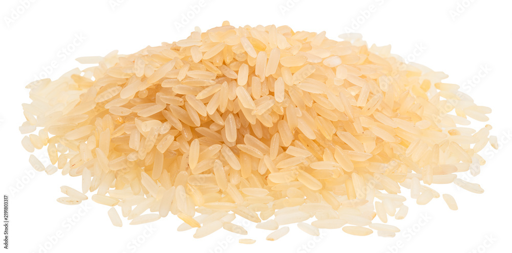 Obraz premium Pile of parboiled rice isolated on white background. File contains clipping path.