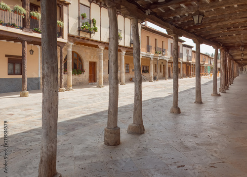 Obraz na plátně Where Weathered Timber Holds the Warm Castilian Afternoon