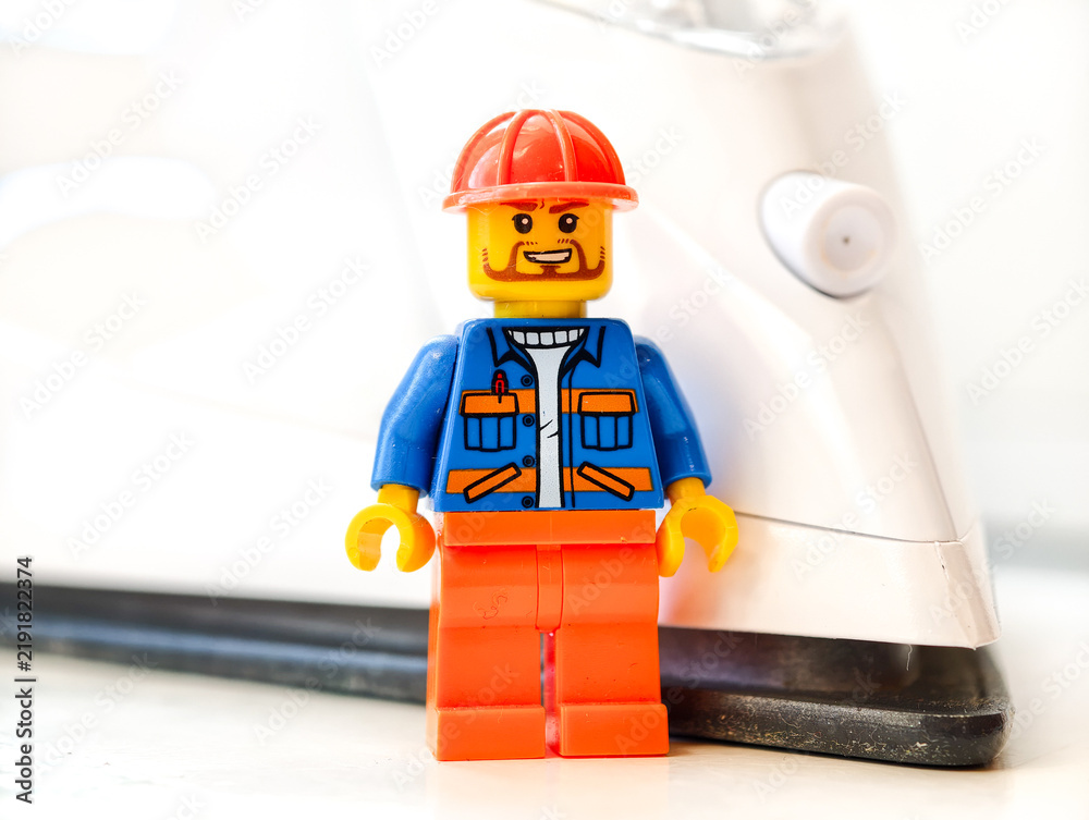 Obraz premium Russia, St. Petersburg, August 8, 2020 A lego man standing next to an iron, great for illustration of creativity and technology
