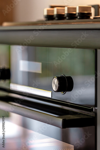 Foto Oven control knob on black glass front