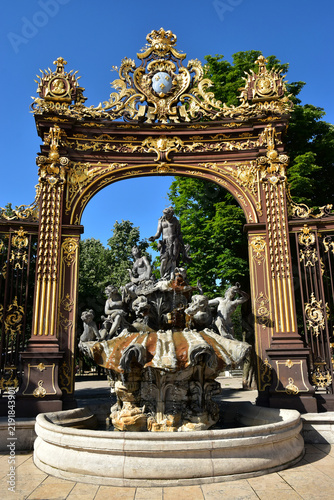 La fontaine Amphitrite et les grilles de style Rococo sur la Place Stanislas de Nancy
